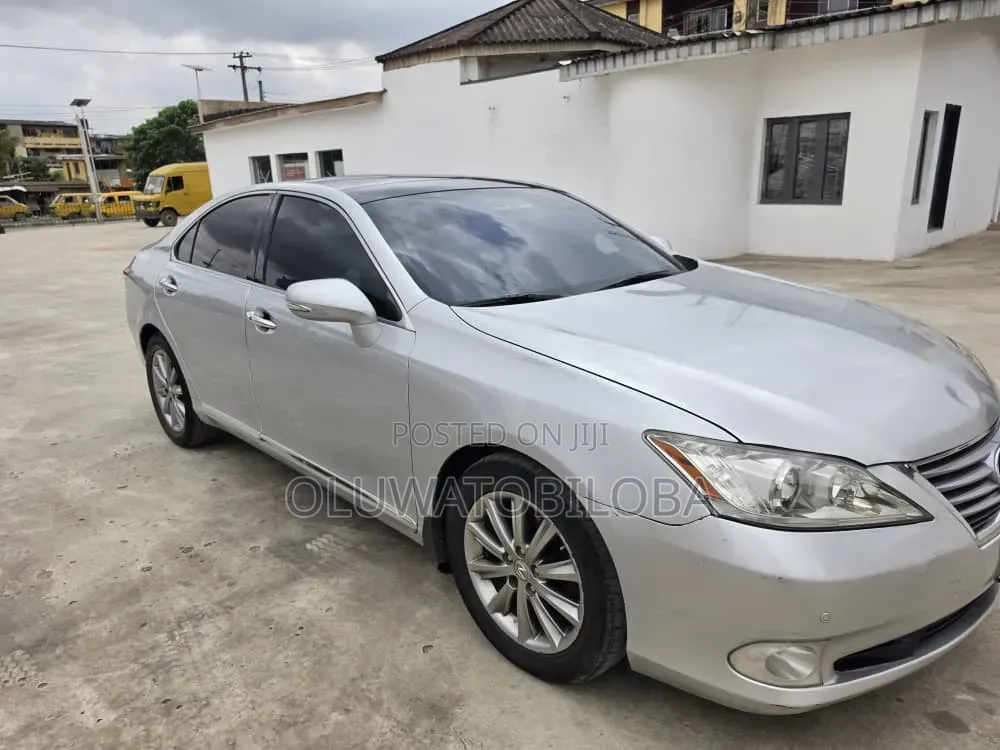 Lexus ES 2012 Silver