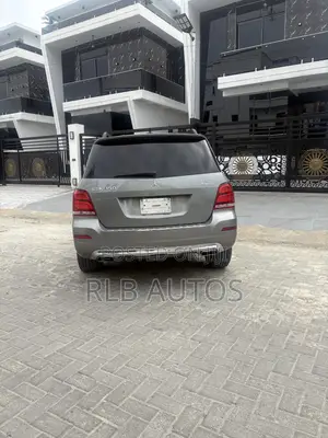 Mercedes-Benz GLK-Class Base GLK 350 4dr AWD 4MATIC (3.5L 6cyl 7A) 2015