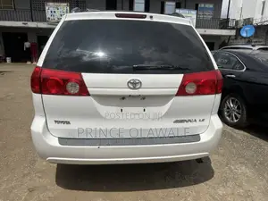 Toyota Sienna LE 2008 White