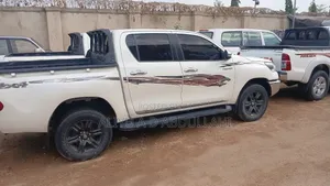 Toyota Hilux 2020 White