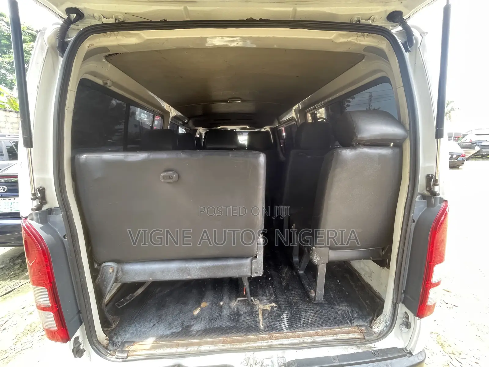 Toyota HiAce 2009 White