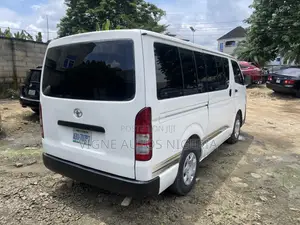 Toyota HiAce 2009 White