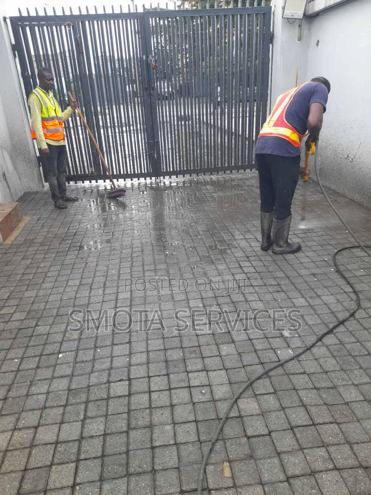 Interlocking/ Concrete Floor Washing