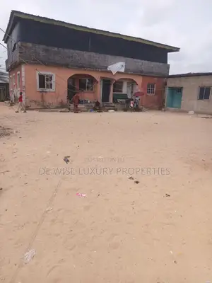 4bdrm Block of Flats in Honourable Cda, Lakowe for sale
