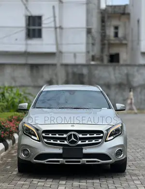 Mercedes-Benz GLA 250 2018 Silver