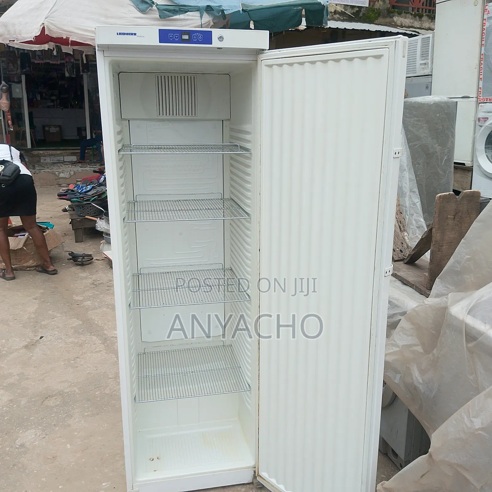 Liebher Direct Belgium Very Long and Large Chiller