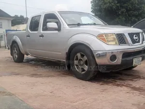 Nissan Frontier King Cab SE V6 2010 Gray