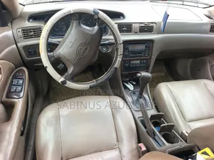 Toyota Camry XLE V6 4dr Sedan (3.0L 6cyl 4A) 2000 Gold