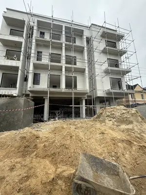 3bdrm Apartment in Lekki Phase 1 for sale