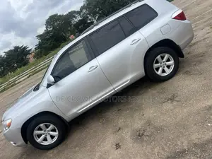 Toyota Highlander SE 2010 Silver