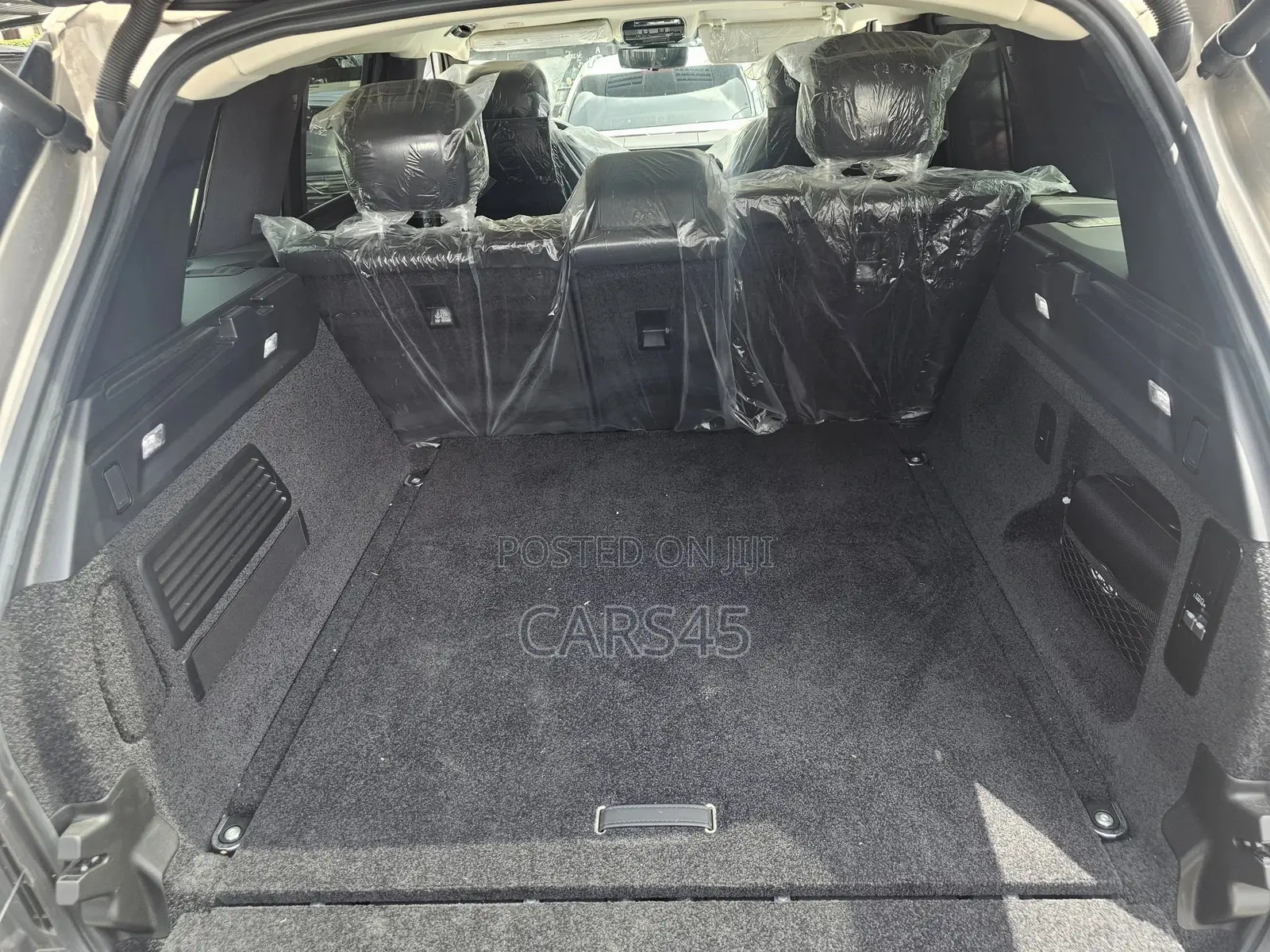 Land Rover Range Rover 2023 Gold