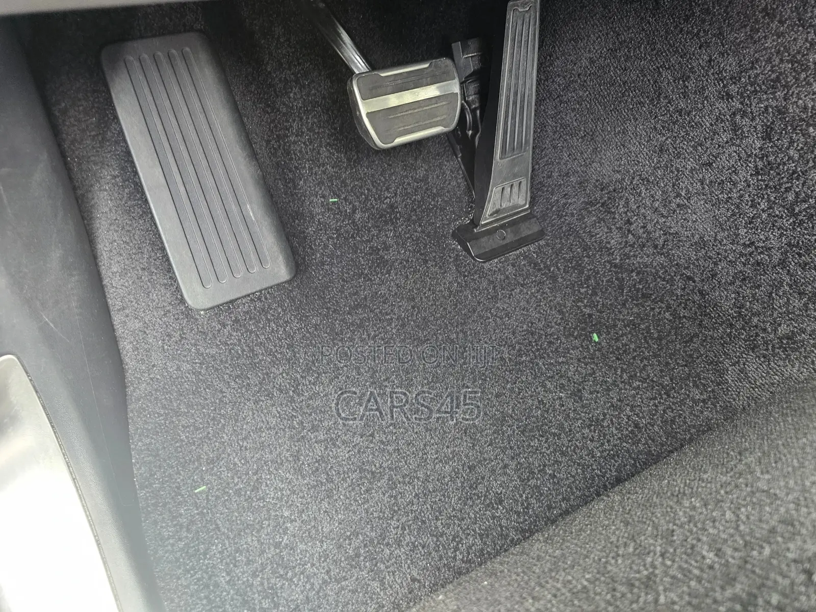 Land Rover Range Rover 2023 Gold