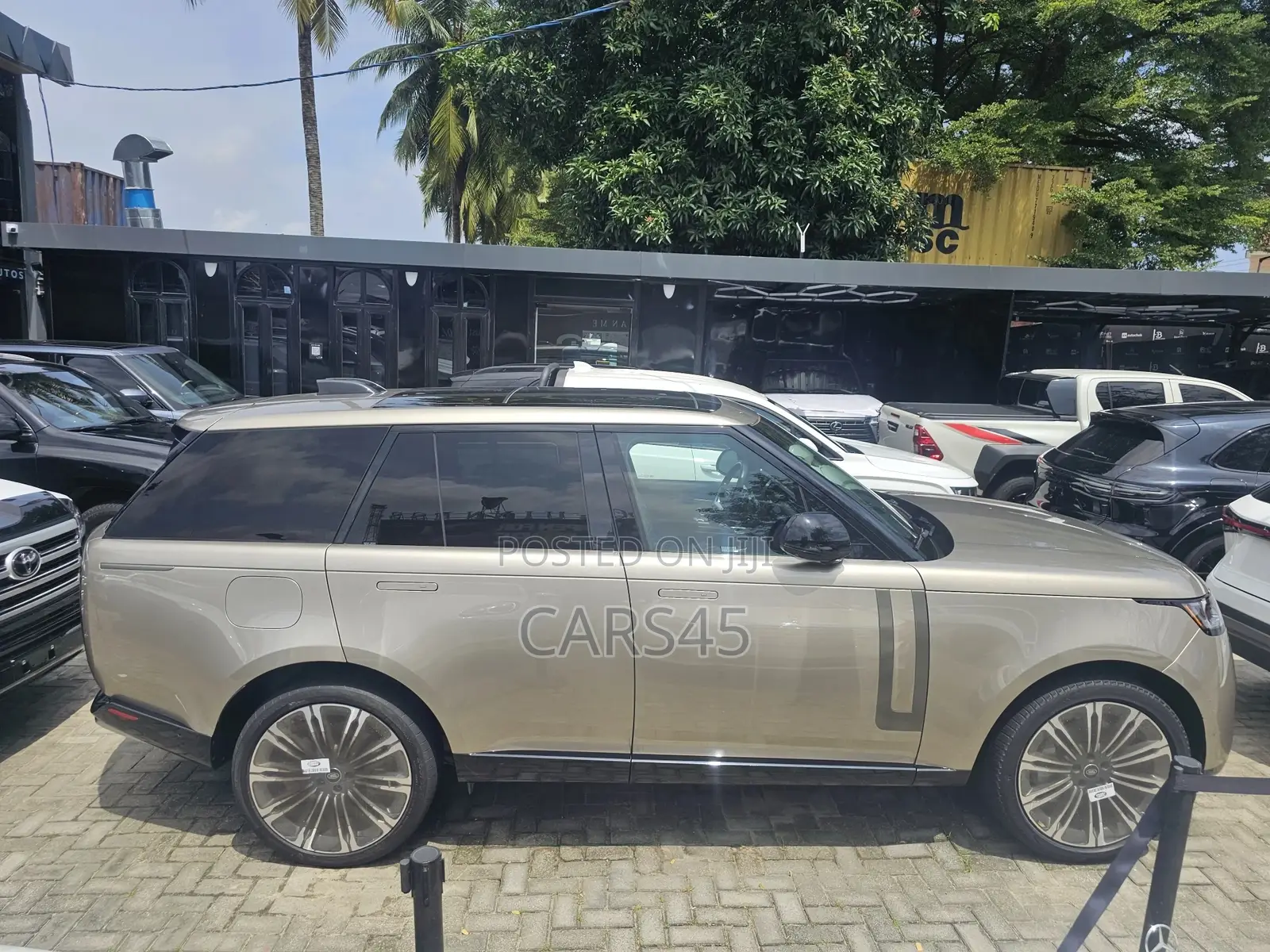 Land Rover Range Rover 2023 Gold