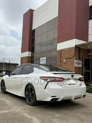 Toyota Camry XSE V6 (3.5L V6 8A) 2019 White