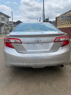Toyota Camry SE 4dr Sedan w/Prod. End 11/13 (2.5L 4cyl 6A) 2014 Silver