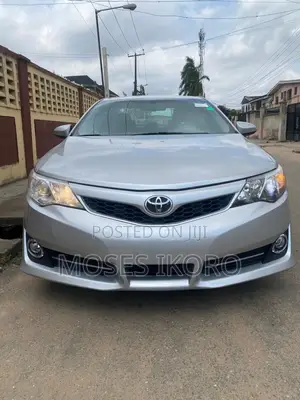Toyota Camry SE 4dr Sedan w/Prod. End 11/13 (2.5L 4cyl 6A) 2014 Silver