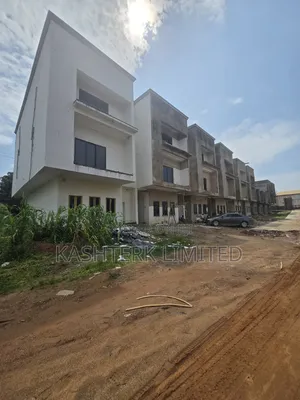 5bdrm Townhouse/Terrace in Idu Estate for sale
