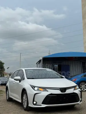 Toyota Corolla XLE 2020 White