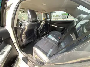 Toyota Camry SE 4dr Sedan (2.5L 4cyl 6A) 2013 White