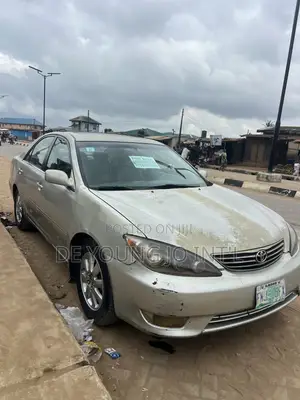 Toyota Camry XLE V6 4dr Sedan (3.0L 6cyl 5A) 2005 Silver