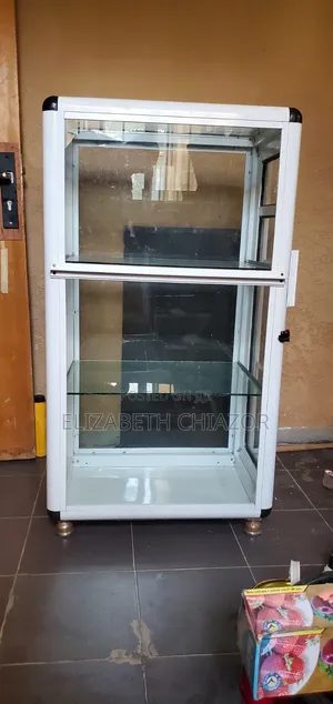 Show-Glass