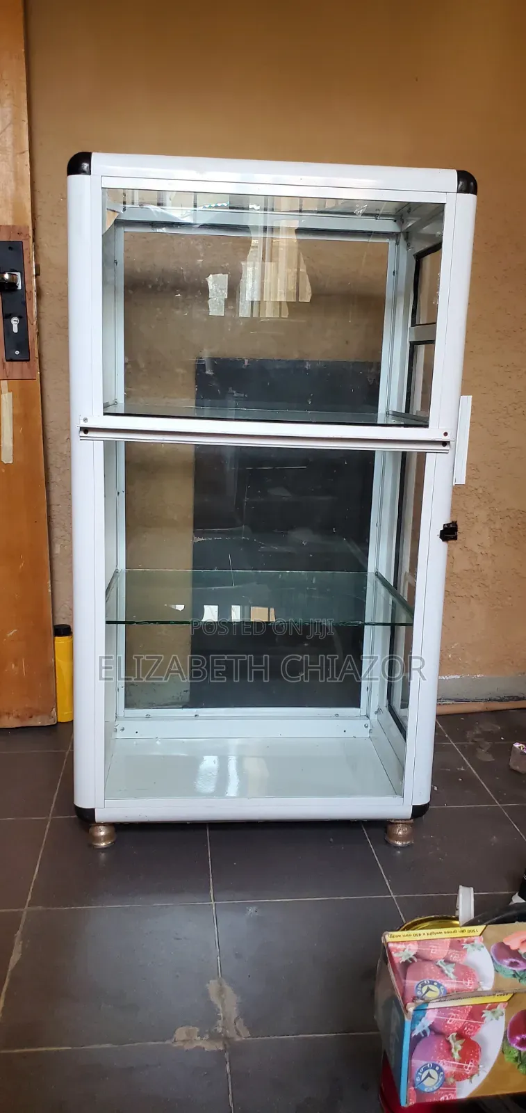 Show-Glass