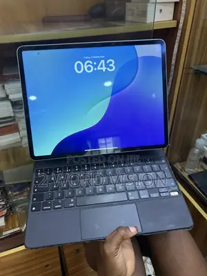 Apple iPad Pro 12.9 (2022) 128 GB Gray