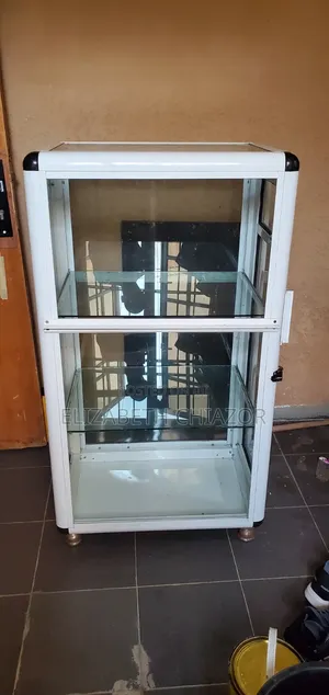 Show-Glass