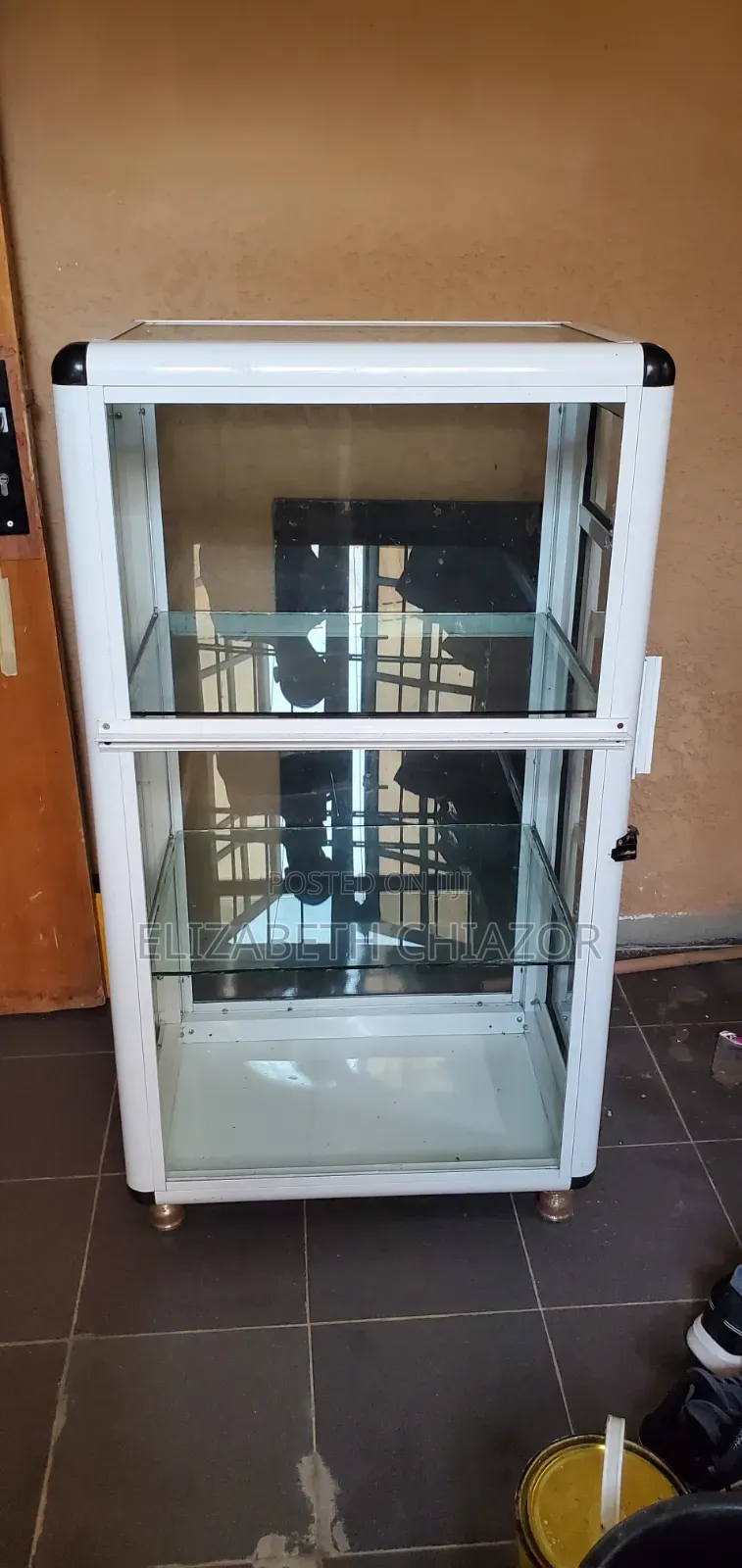 Show-Glass