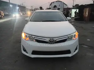 Toyota Camry XLE 4dr Sedan (3.5L 6cyl 6A) 2014 White