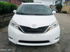 Toyota Sienna 2011 White