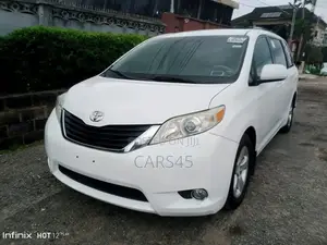 Toyota Sienna 2011 White