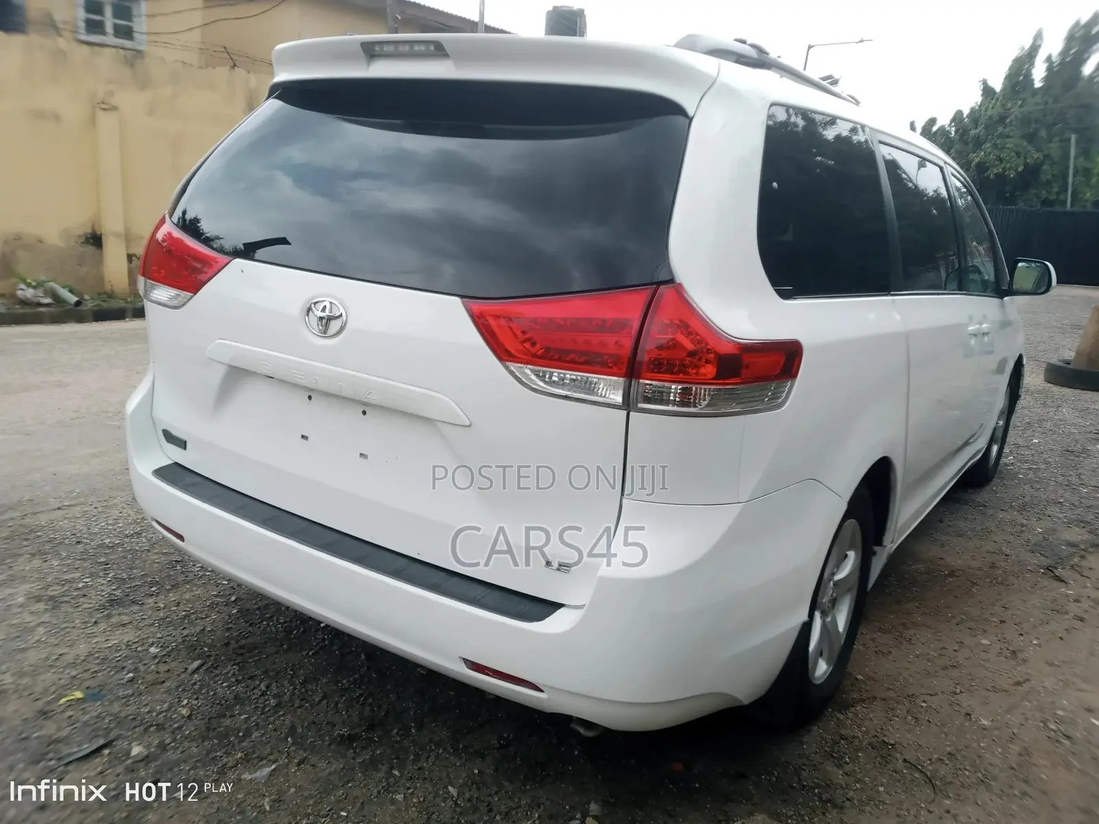 Toyota Sienna 2011 White
