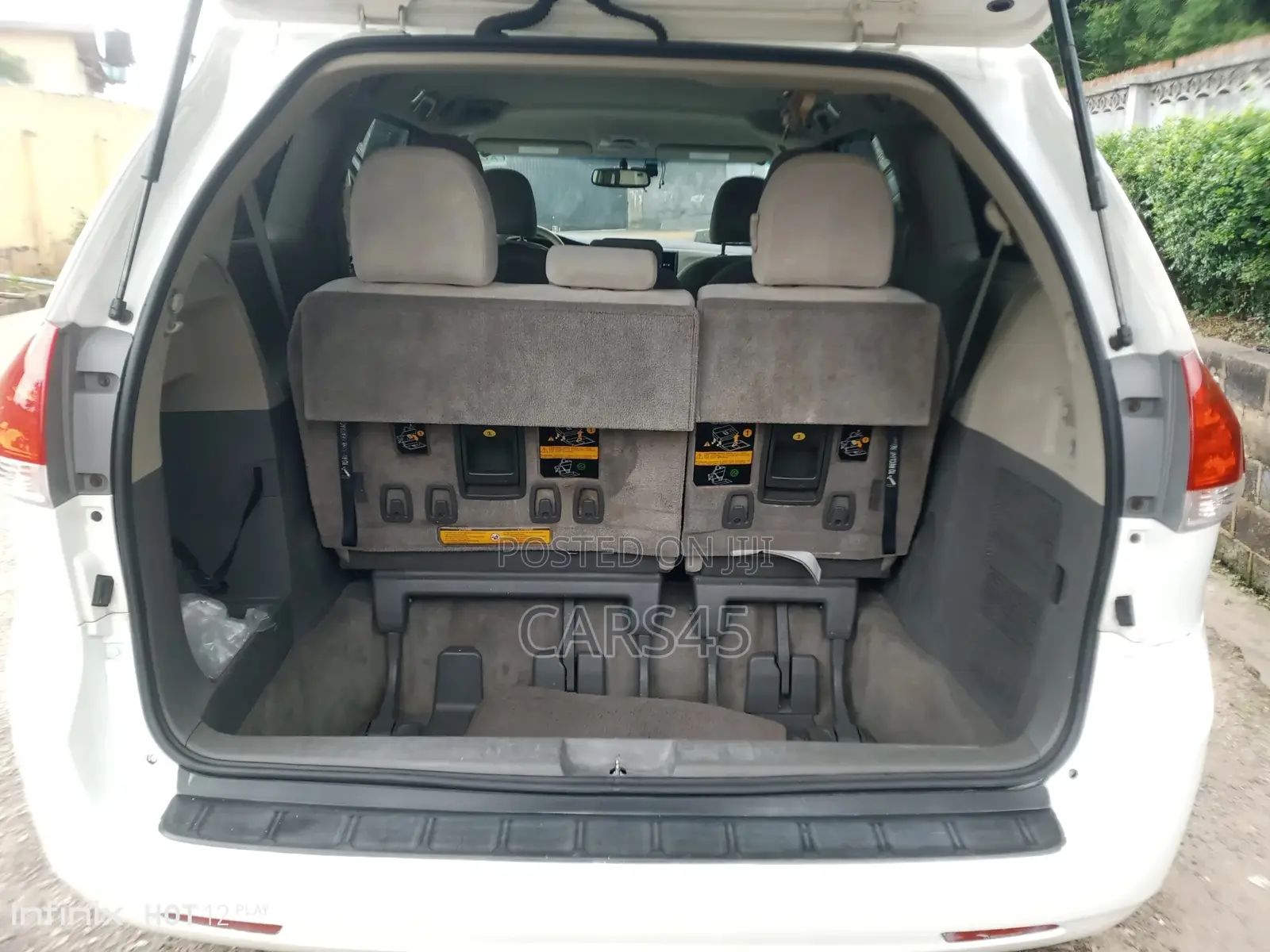Toyota Sienna 2011 White