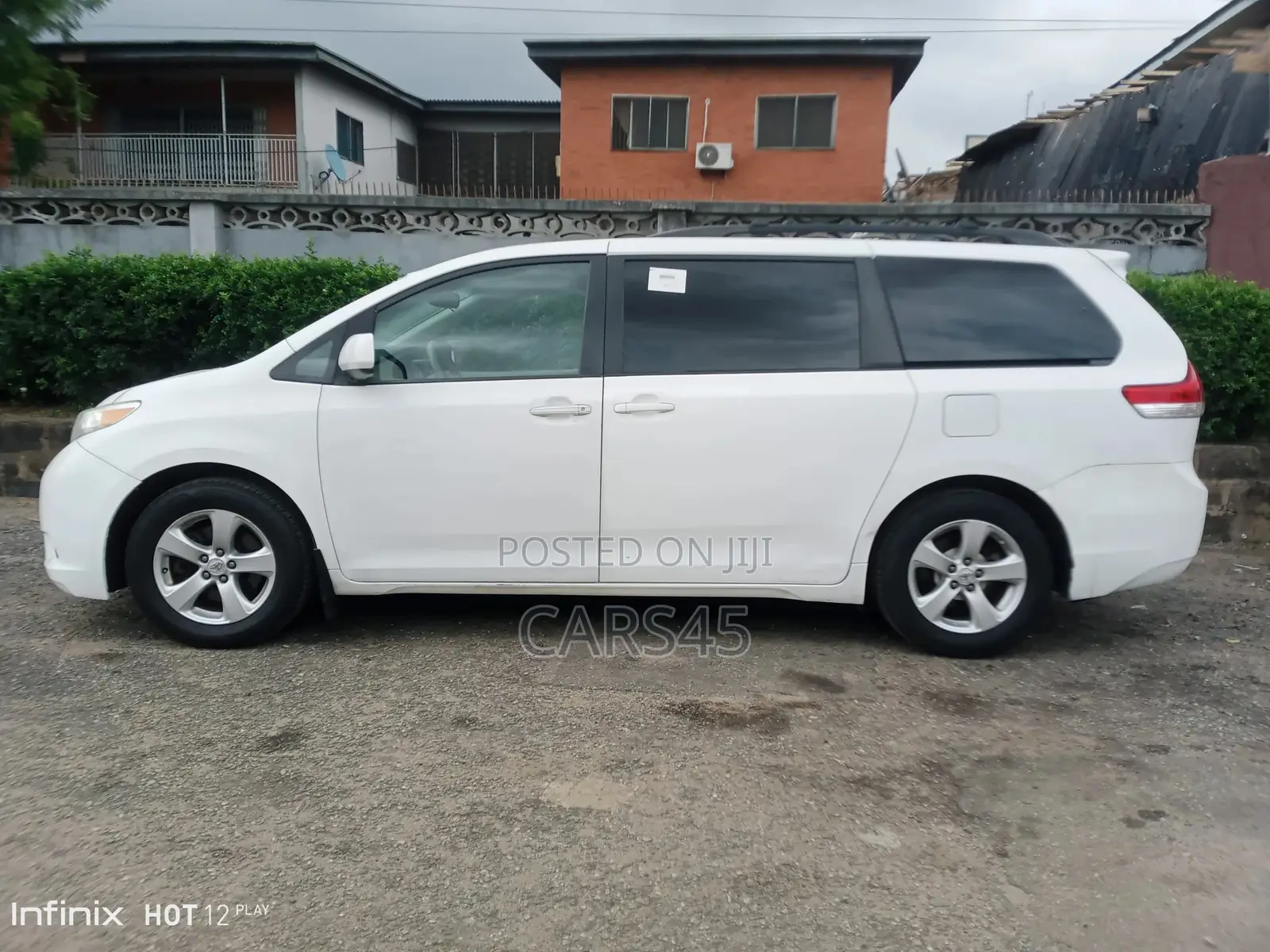 Toyota Sienna 2011 White