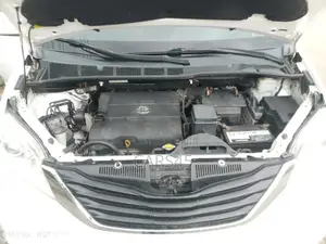 Toyota Sienna 2011 White