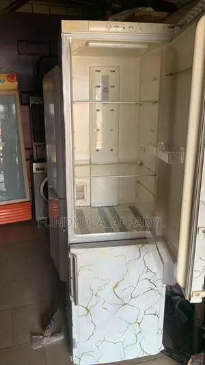 365liters Hotpoint Fridge and Freezer