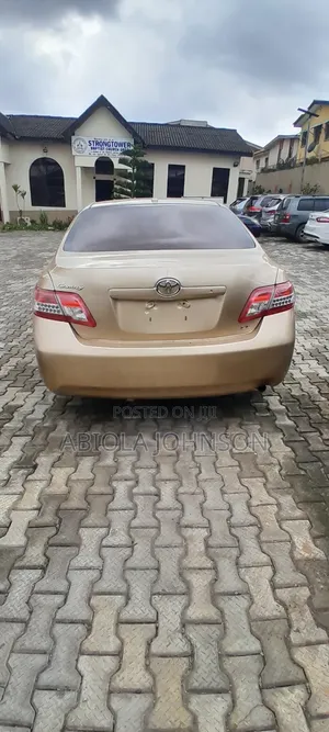 Toyota Camry 2010 Gold