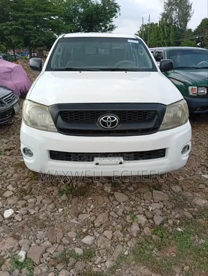 Toyota Hilux 2011 White