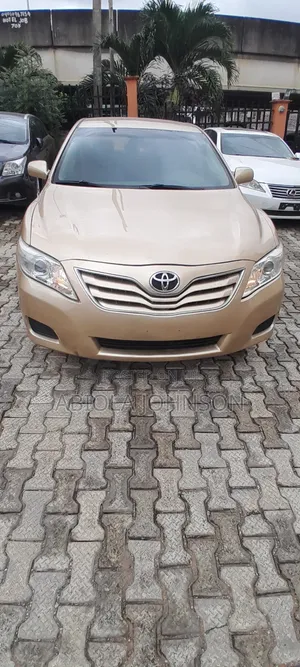 Toyota Camry 2010 Gold