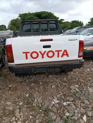 Toyota Hilux 2011 White