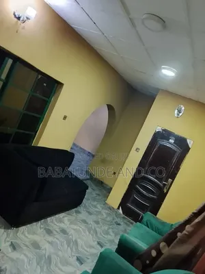 5bdrm Bungalow in Alakia for rent