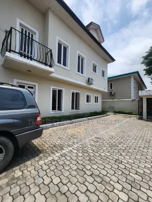 3bdrm Apartment in Lekki Phase 1 for rent