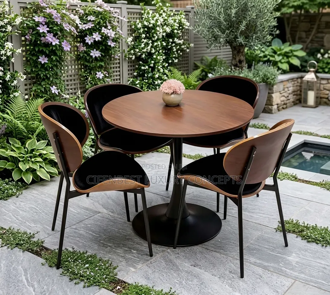 Luxury Round Restaurant/Dinning Table and Four Chairs