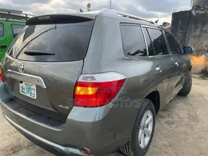 Toyota Highlander Sport 2010 Green