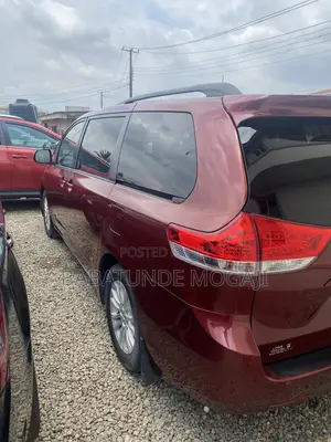 Toyota Sienna XLE 7-Passenger 4dr Minivan AWD (3.5L 6cyl 6A) 2014 Red