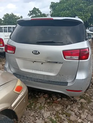 Kia Sedona 2017 Silver