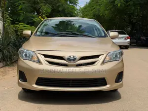 Toyota Corolla LE 4dr Sedan (1.8L 4cyl 4A) 2013 Gold