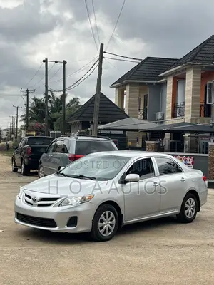 Toyota Corolla LE 4dr Sedan (1.8L 4cyl 4A) 2013 Silver