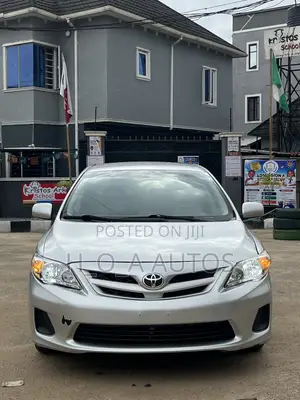 Toyota Corolla LE 4dr Sedan (1.8L 4cyl 4A) 2013 Silver